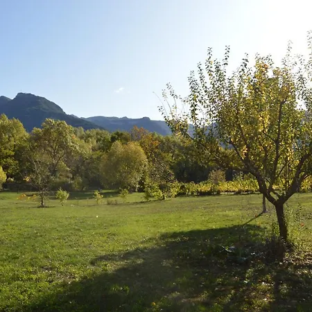 Le De Valerie Cote Jardin